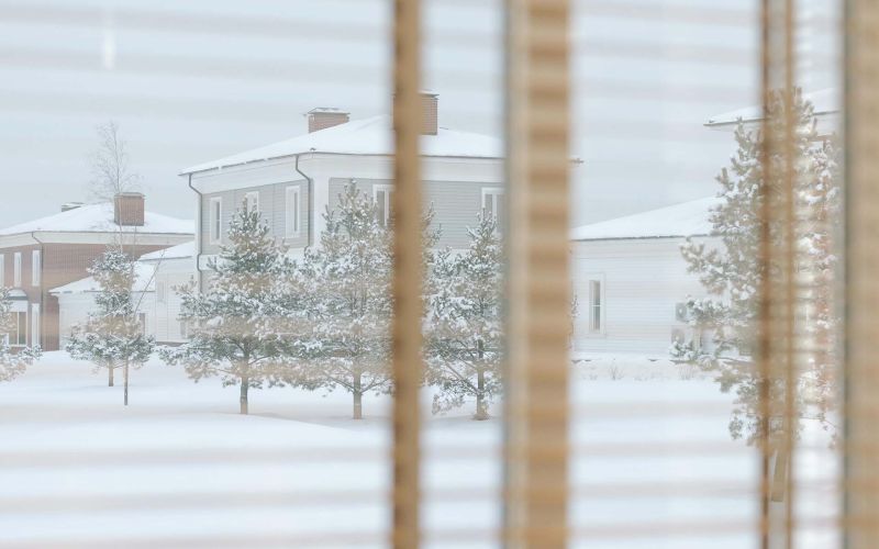 ett vintrigt bostadslandskap