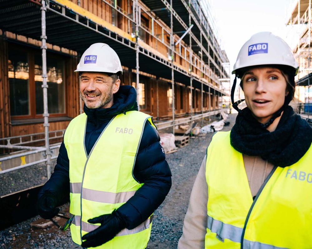 Fabo-anställda inspekterar en byggarbetsplats